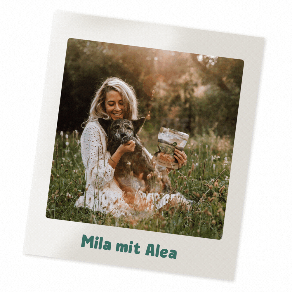 Mila und ihr Hund mit Lieblingsprodukt von Wildes Land