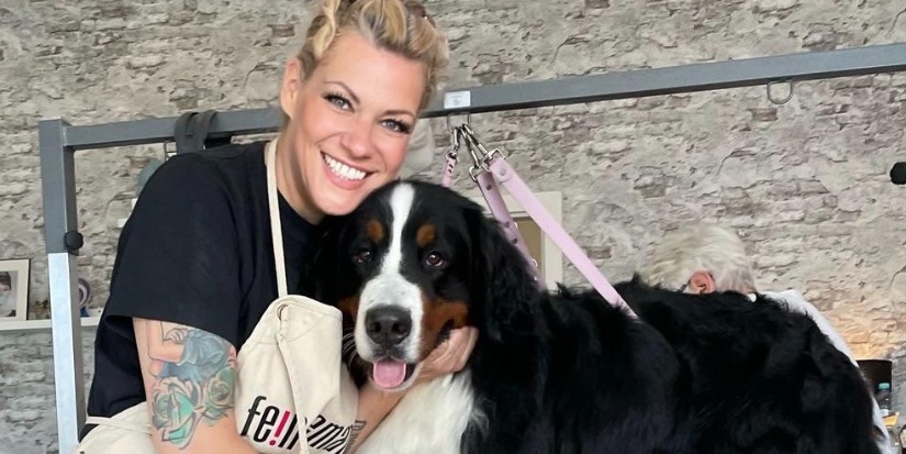 Franziska Knabenreich mit ihrem Hund